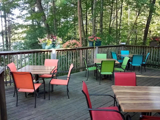 Besse's On Clear Lake