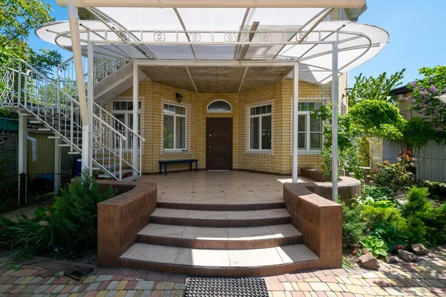 Guest house on Odesskaya 25