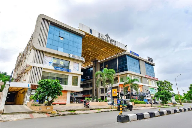 Via Solitaire - Hotel in Palanpur