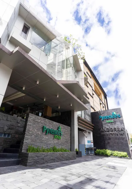 Pyrenees Malioboro Hotel