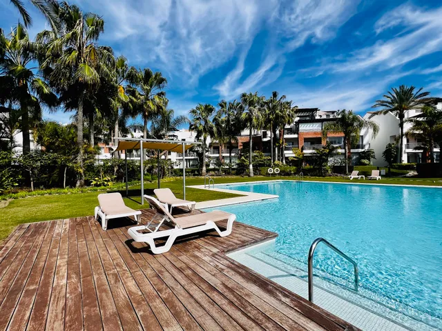 URBANIZACION PALM GARDENS only one tenant , not the whole complex