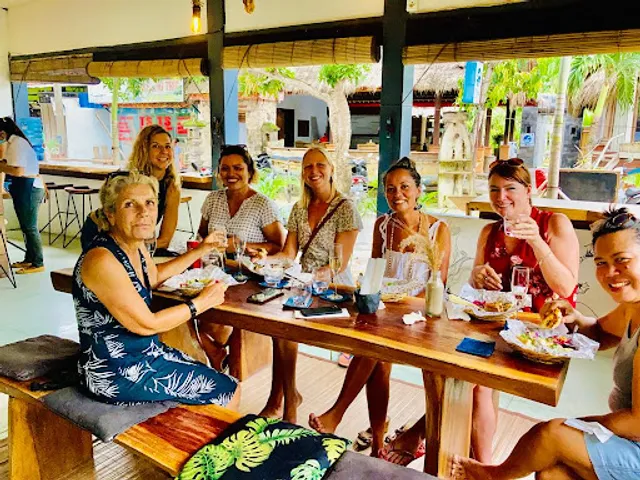 The Lounge Restaurant Lembongan