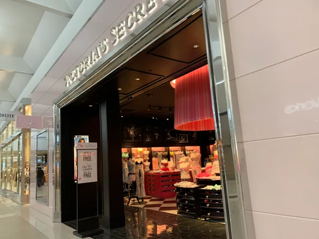 Victoria's Secret & PINK