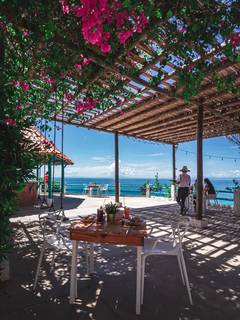 Guayoyo Cafe Restaurant