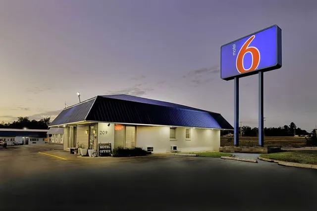 Motel 6 Sullivan