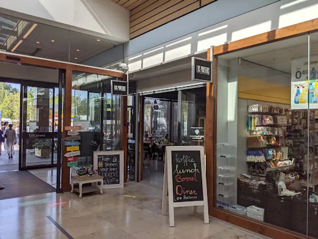 Restaurant Los Porteros. Koffie, Lunch, Diner & Borrelbar