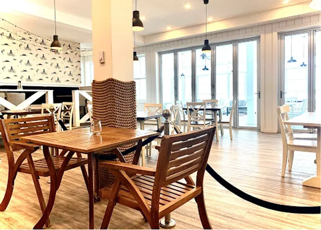 Gull Harbour Restaurant on Hecla Island