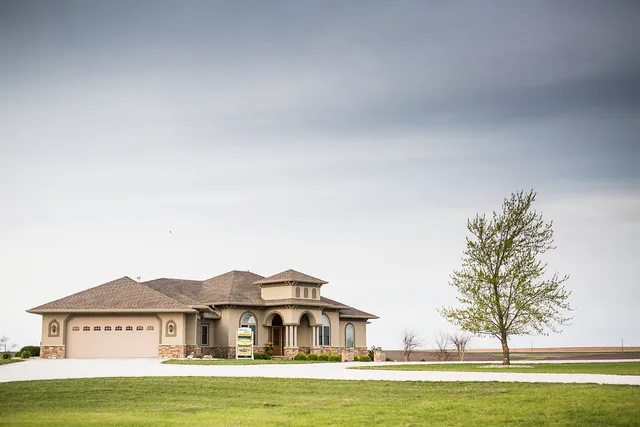 Prairie Pointe Inn Bed and Breakfast