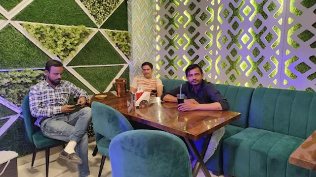 Foody's Cafe & Restaurent