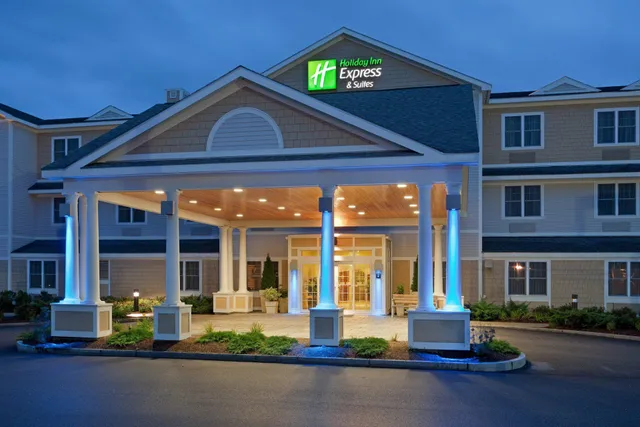 Holiday Inn Express & Suites Rochester by IHG