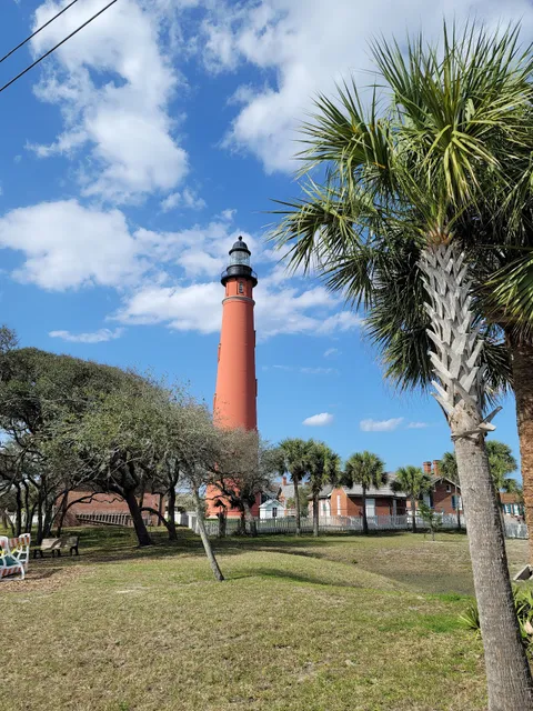 Kay and Ayres Davies Lighthouse Park