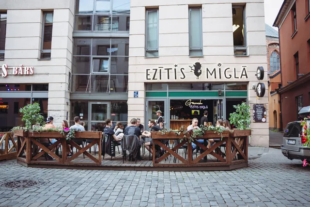 Kafejnīca, bārs Ezītis miglā