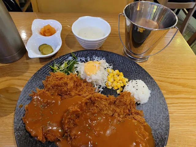 Brown pork cutlet that Seoul Square