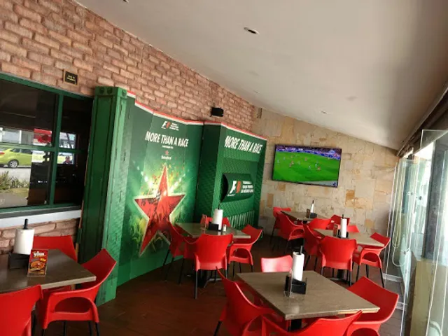 Las Alitas Costa de Oro