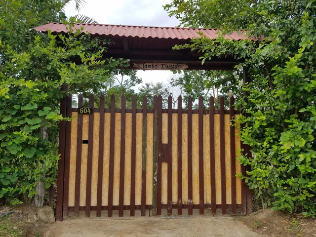 Tambo Ilusión Wellness Retreat Center / Centro de Retiros de bienestar