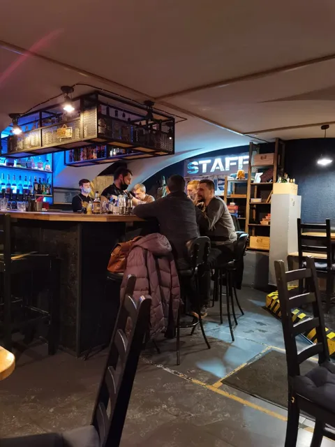 STAFF BAR