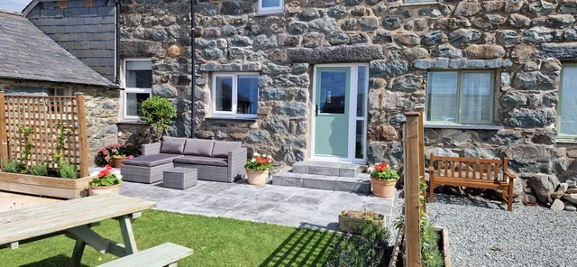 Llys Bennar Holiday Cottages