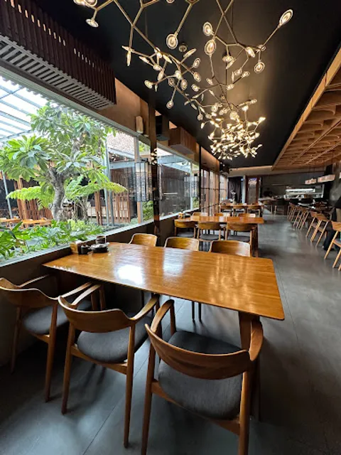 NICHI IZAKAYA & DEN KAISEKI