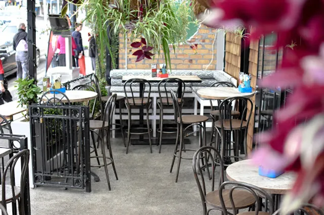 Scarlett Slimms and Lucky