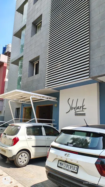 Skylark Business Hotel