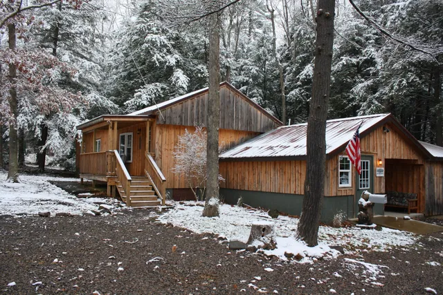 Fair Winds in the Forest Cabins & Lodge