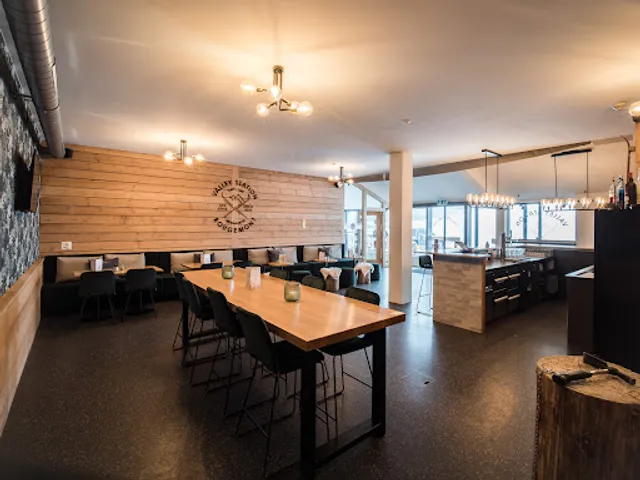 Valley Station Rougemont - Café & Bar