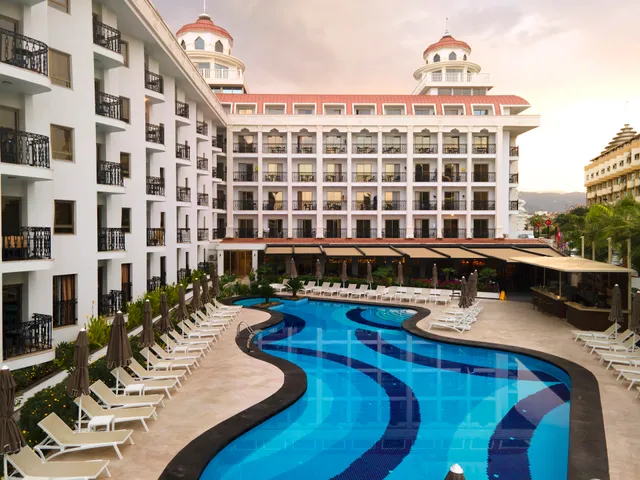 Blue Marlin Deluxe Spa & Resort