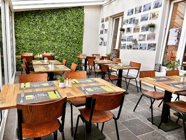 The Post Drinks & Food