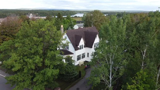 Hill Road Manor Bed & Breakfast