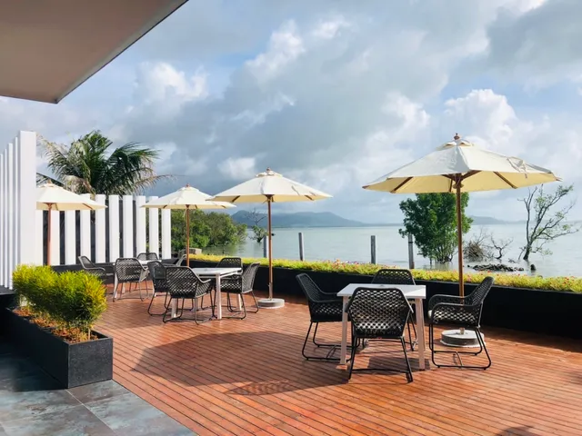 Laem Hin Lagoon Pier - The Village Coconut Island - Ferry Crossing