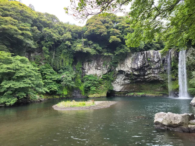 Cheonjiyeon Waterfalls