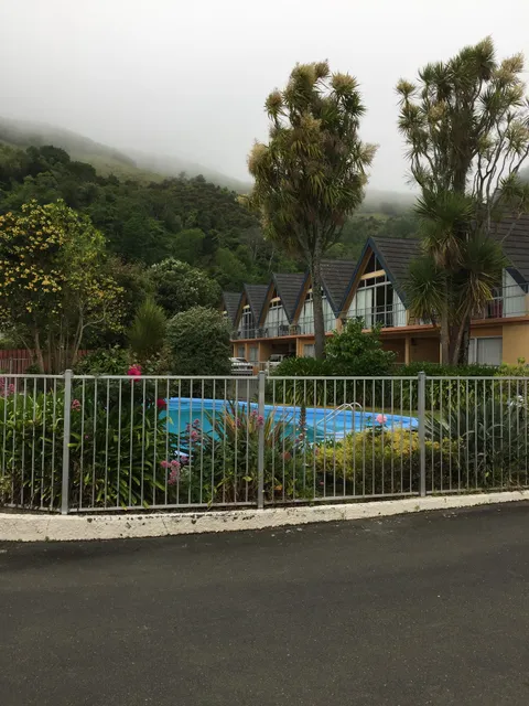 Milton Chalet Motels