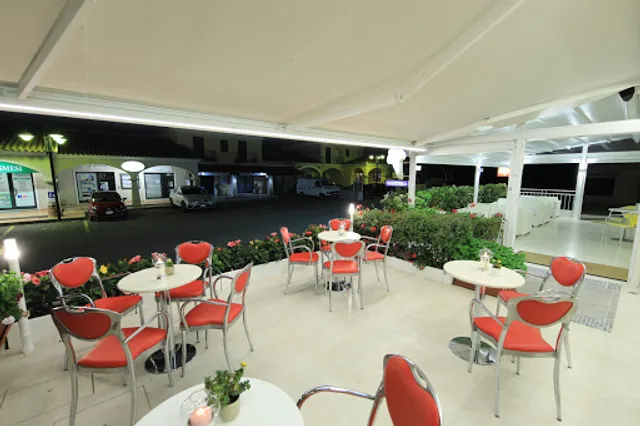 Gelateria Artigianale "Riss" Cocktail Bar & Lounge