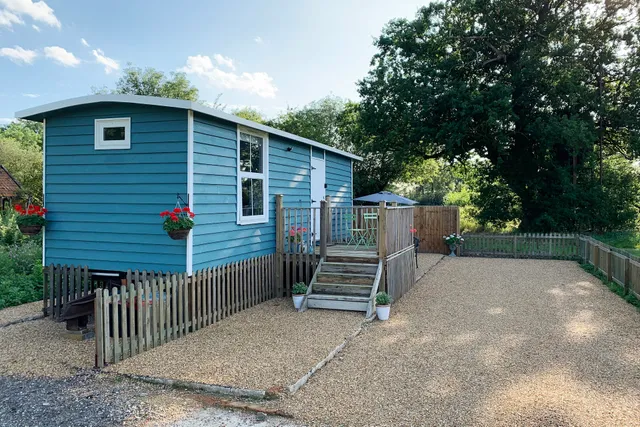 Herbert's Lane Luxury Shepherd's Hut with Hot Tub