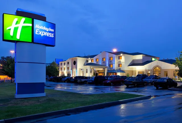 Holiday Inn Express Pittsburgh-North (Harmarville) by IHG