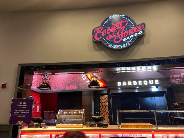 Everett and Jones Barbeque (at Graton Casino)