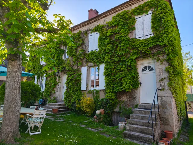 Au Relais de Nèche.