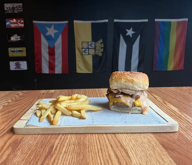 Cueva Dragón Sport Bar