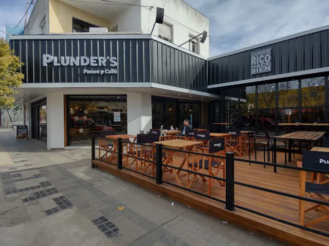 Plunder's Panes y Café