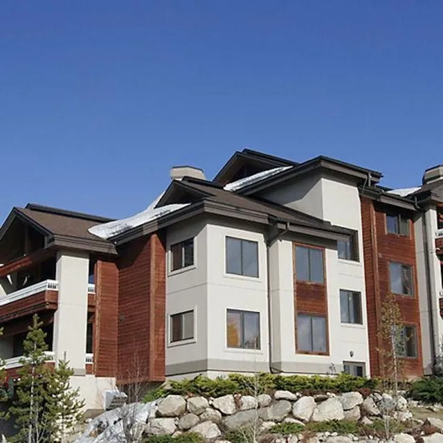 Champagne Lodge at Trappeur's Crossing Resort