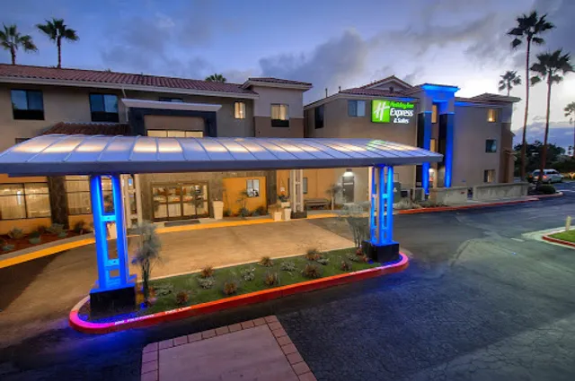 Holiday Inn Express & Suites Carlsbad Beach by IHG