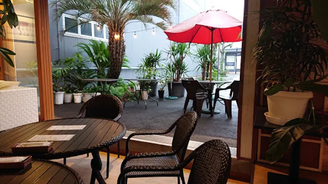 Hawaiian Cafe & Bar Laule'a