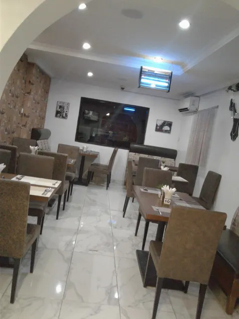 Petit Paris Restaurant