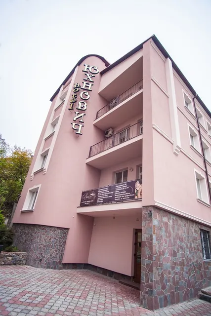 Hotelʹ "Yukhnovych"