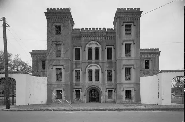 Bulldog Tours - Old Charleston Jail