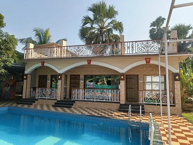 Tom's Hideout Resorts