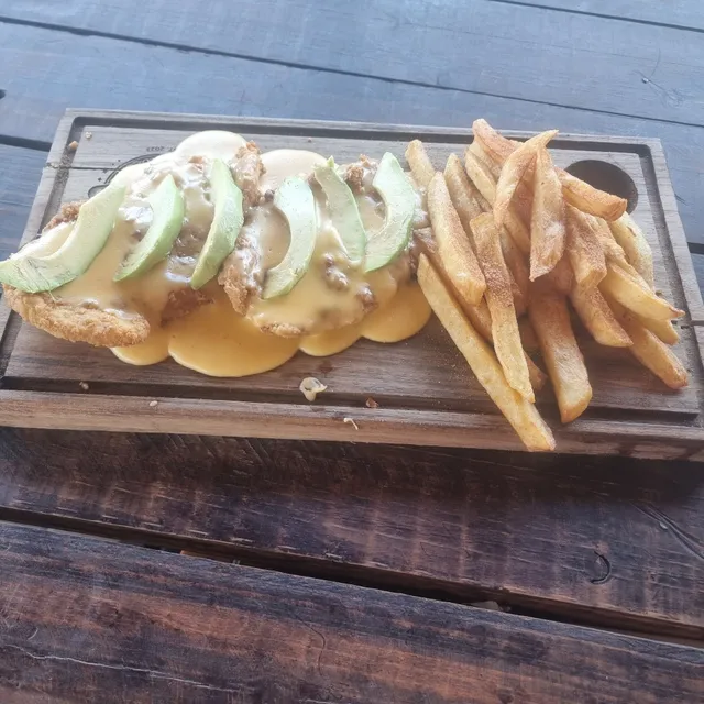 Famintos Eatery / Takeout / Deli