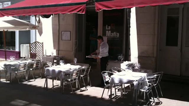 La Mafia se sienta a la mesa