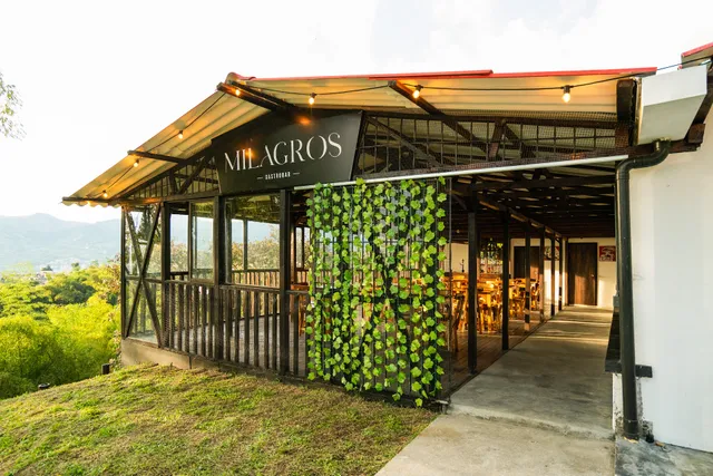 Milagros | café & restaurante, Espacio familiar Dosquebradas Risaralda