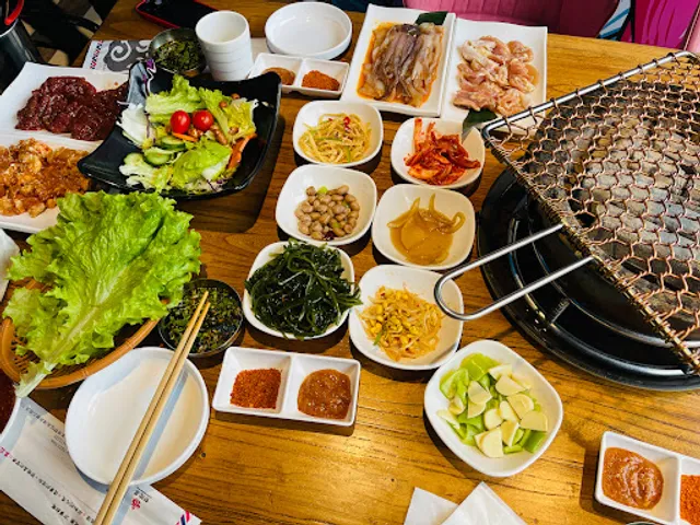 Yulingdao Charcoal Fire Barbecue Speciality Shop